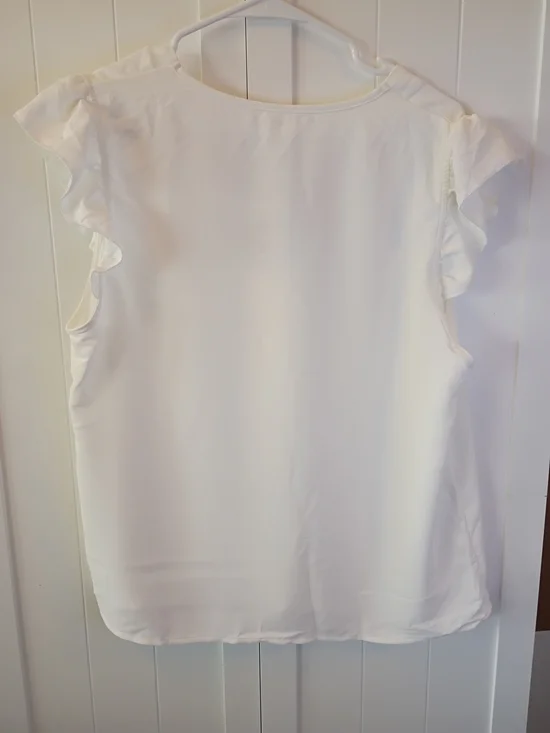 CUPSHE White V-Neck Button Front Women's Top - Picture 3 of 6